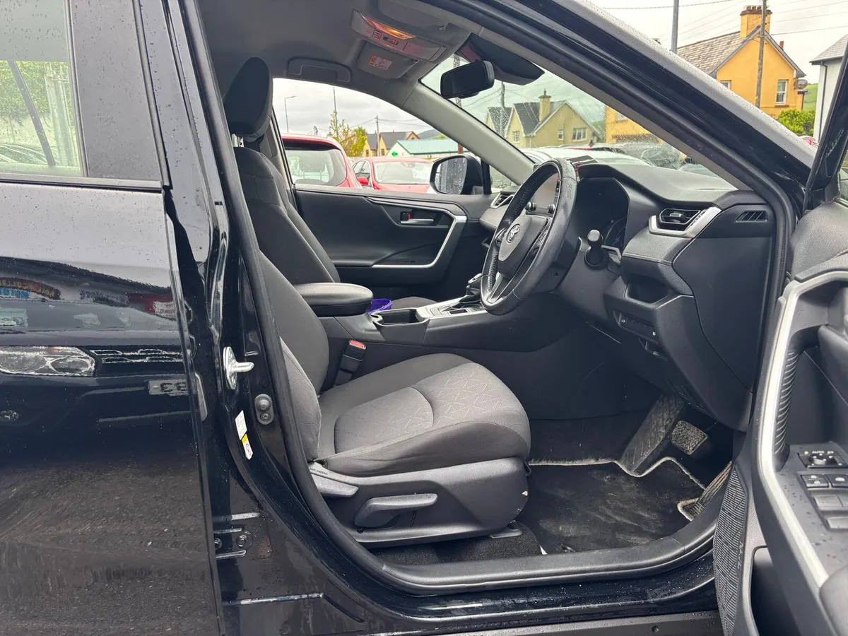 Toyota RAV4 2019  NEW  MODEL  HYBRID - Image 4