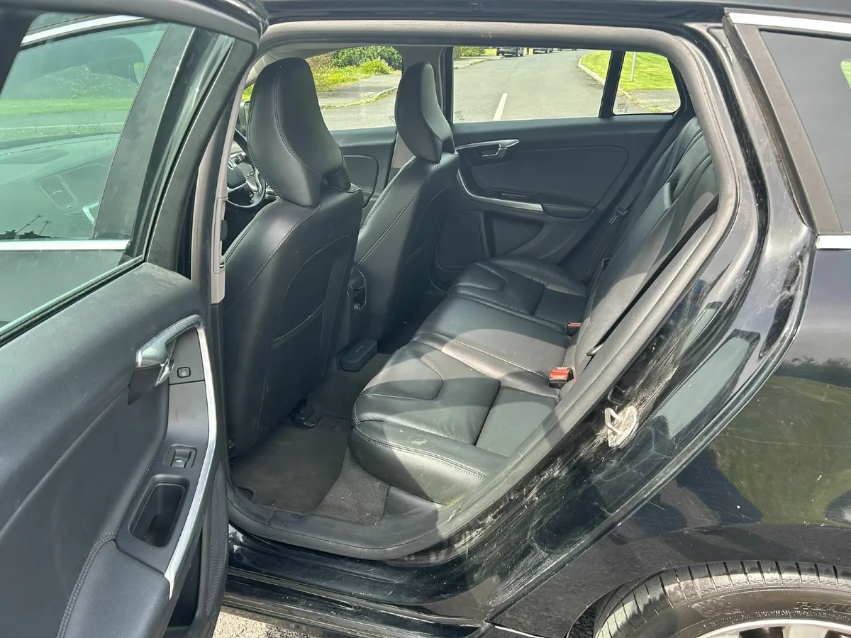 Volvo V60 D4 SE LUX Auto - Image 4