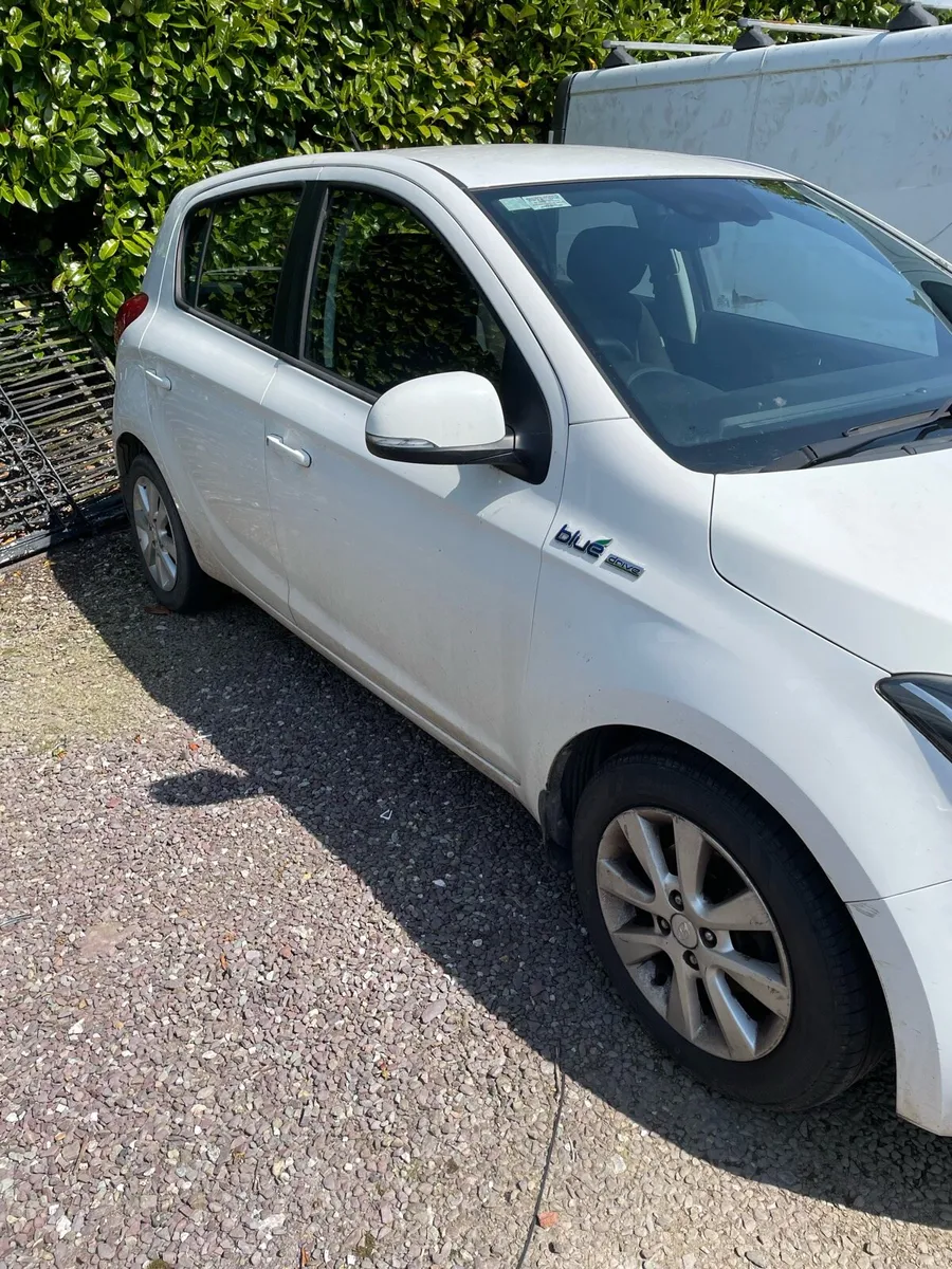 Hyundai i20 2015 - Image 2