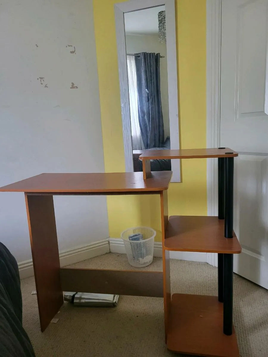 Desktop table - Image 1