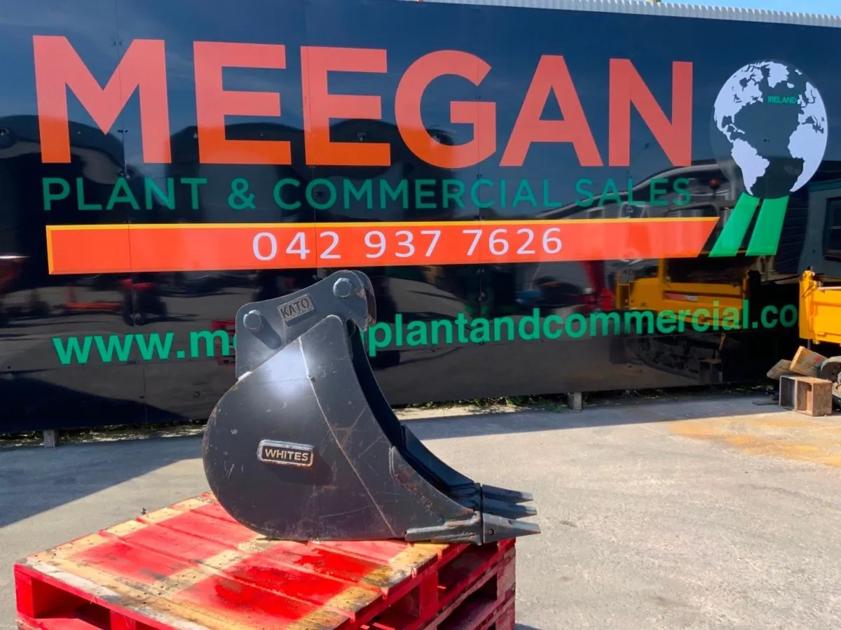 UNUSED 12" DIGGING BUCKET.....45mm PINS.....898a. - Image 1