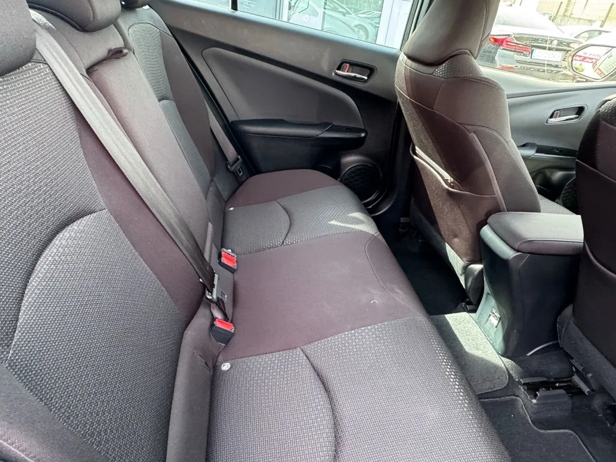 Toyota Prius - Image 8