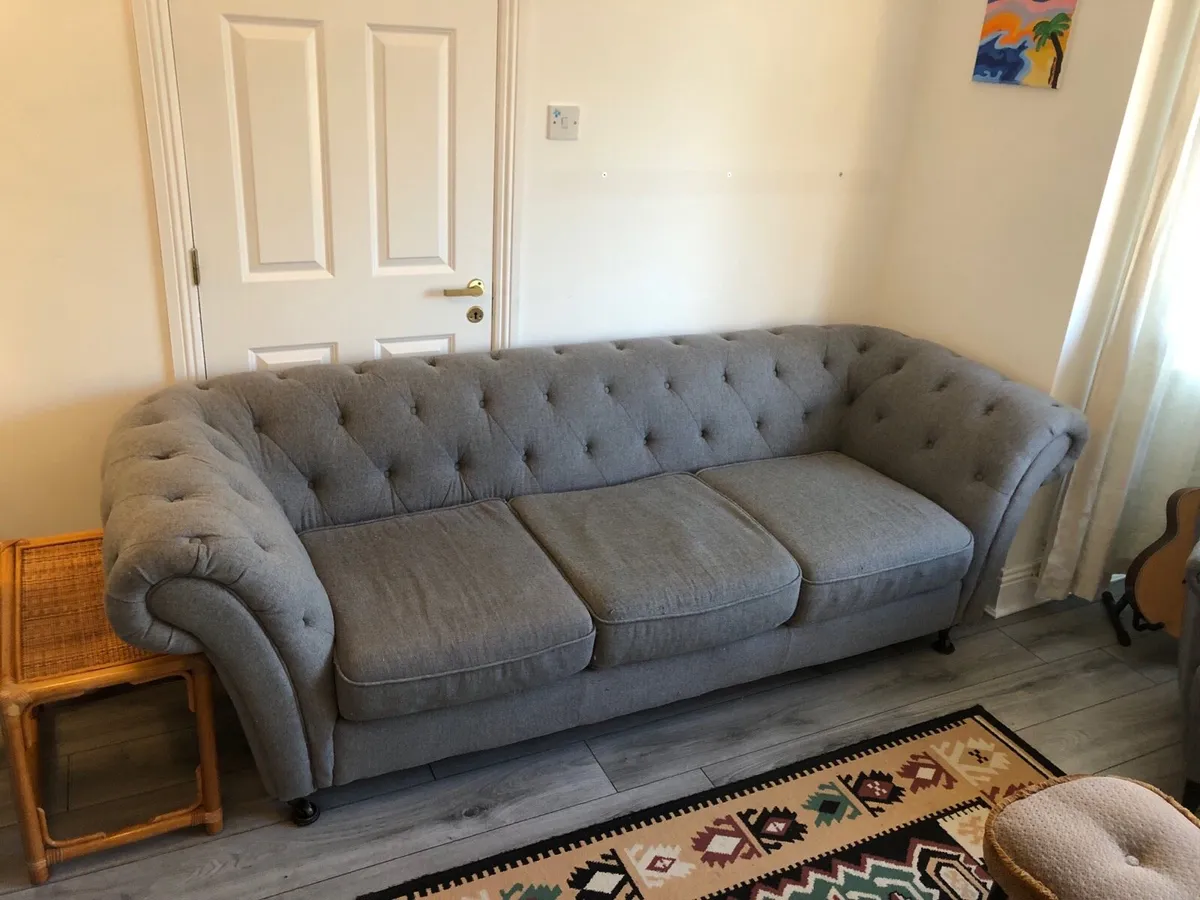 Chesterfield couch - Image 1