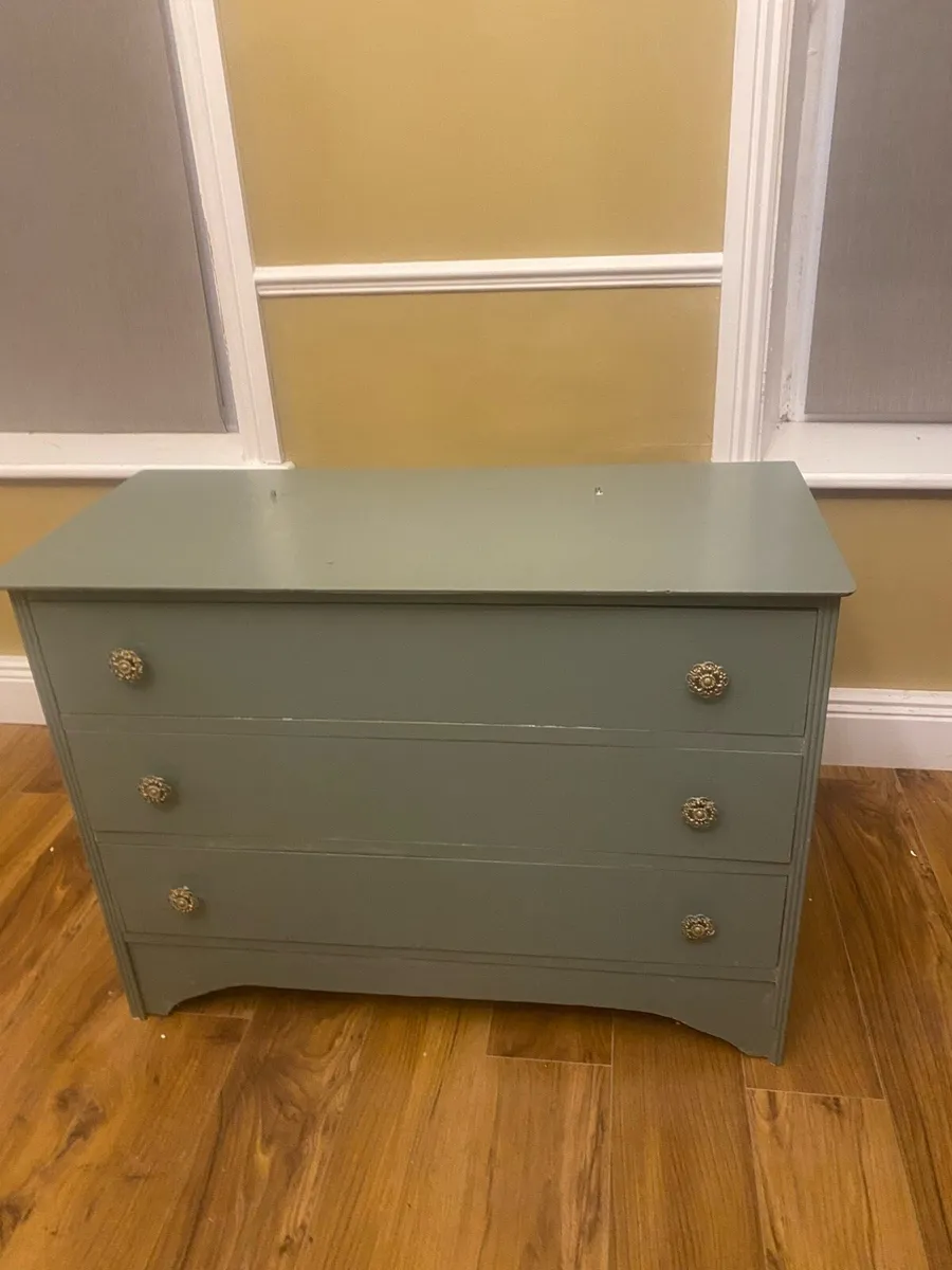 Chest of drawers