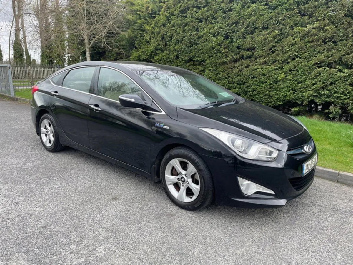 Hyundai i40 Executive 4DR - Image 1