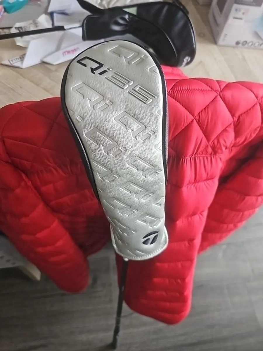 Taylormade Qi35 hybrid - Image 1
