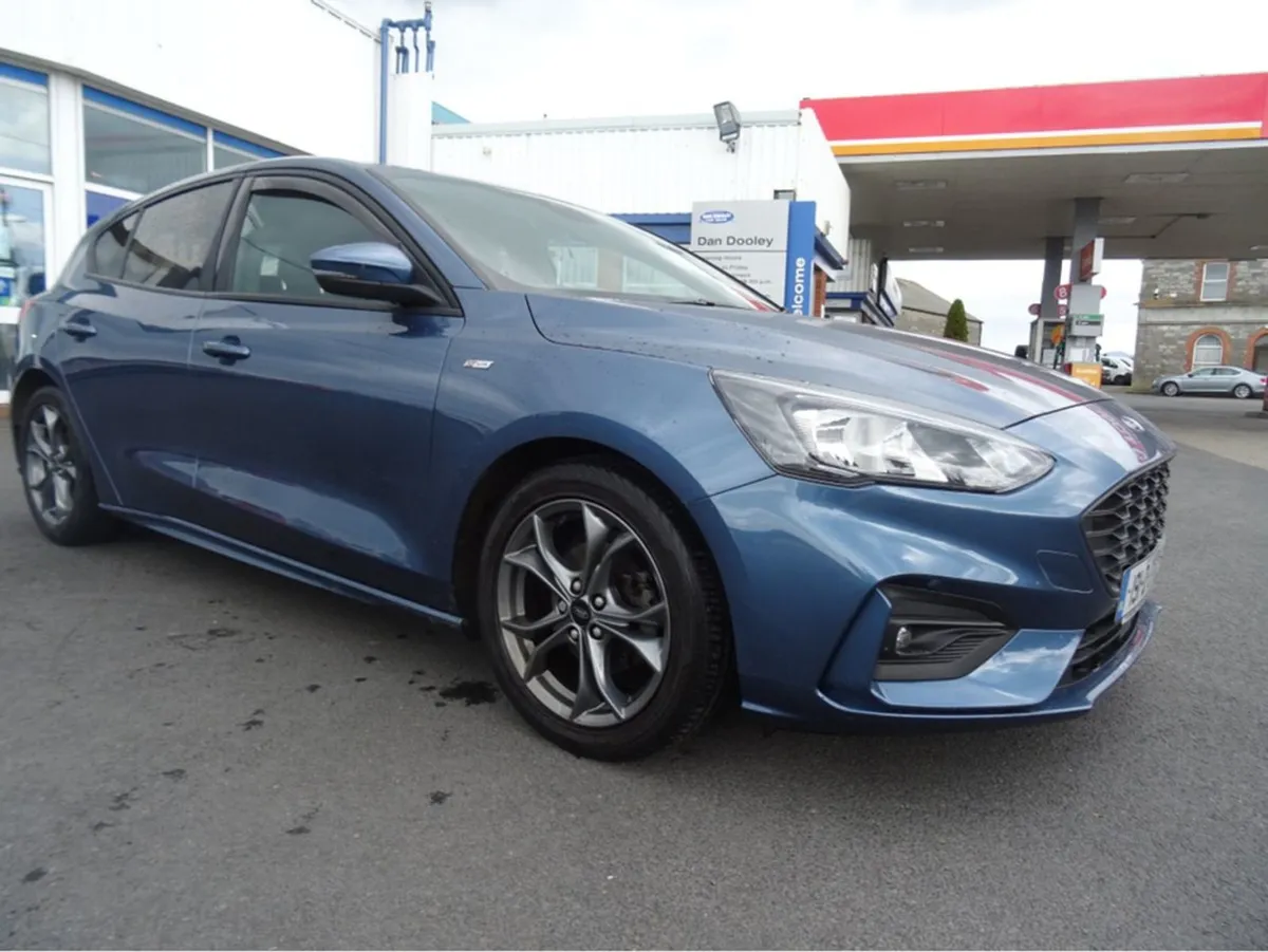 Ford Focus St-line 1.0 Ecoboost 125 125PS 4DR - Image 1
