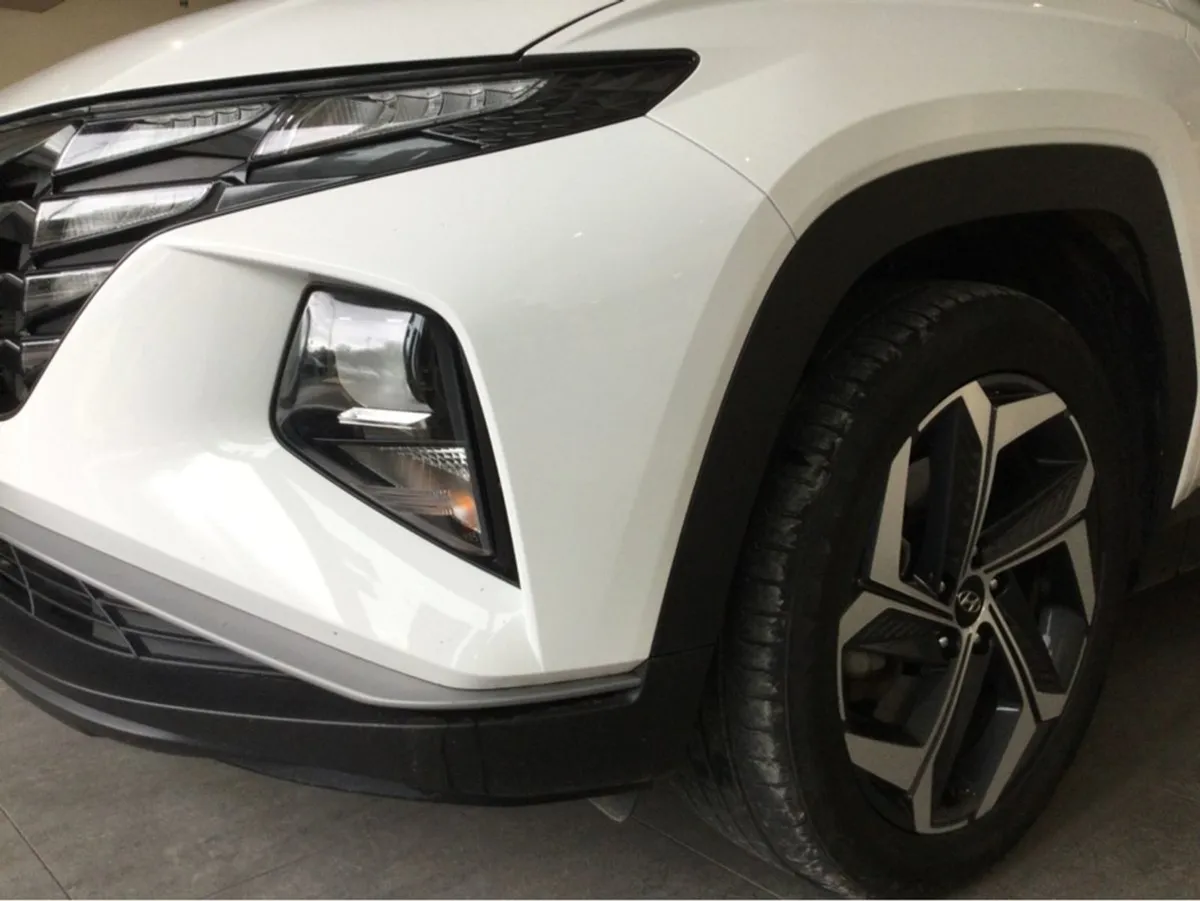 Hyundai Tucson Executive Plug IN Hybrid -two Tone - Image 4