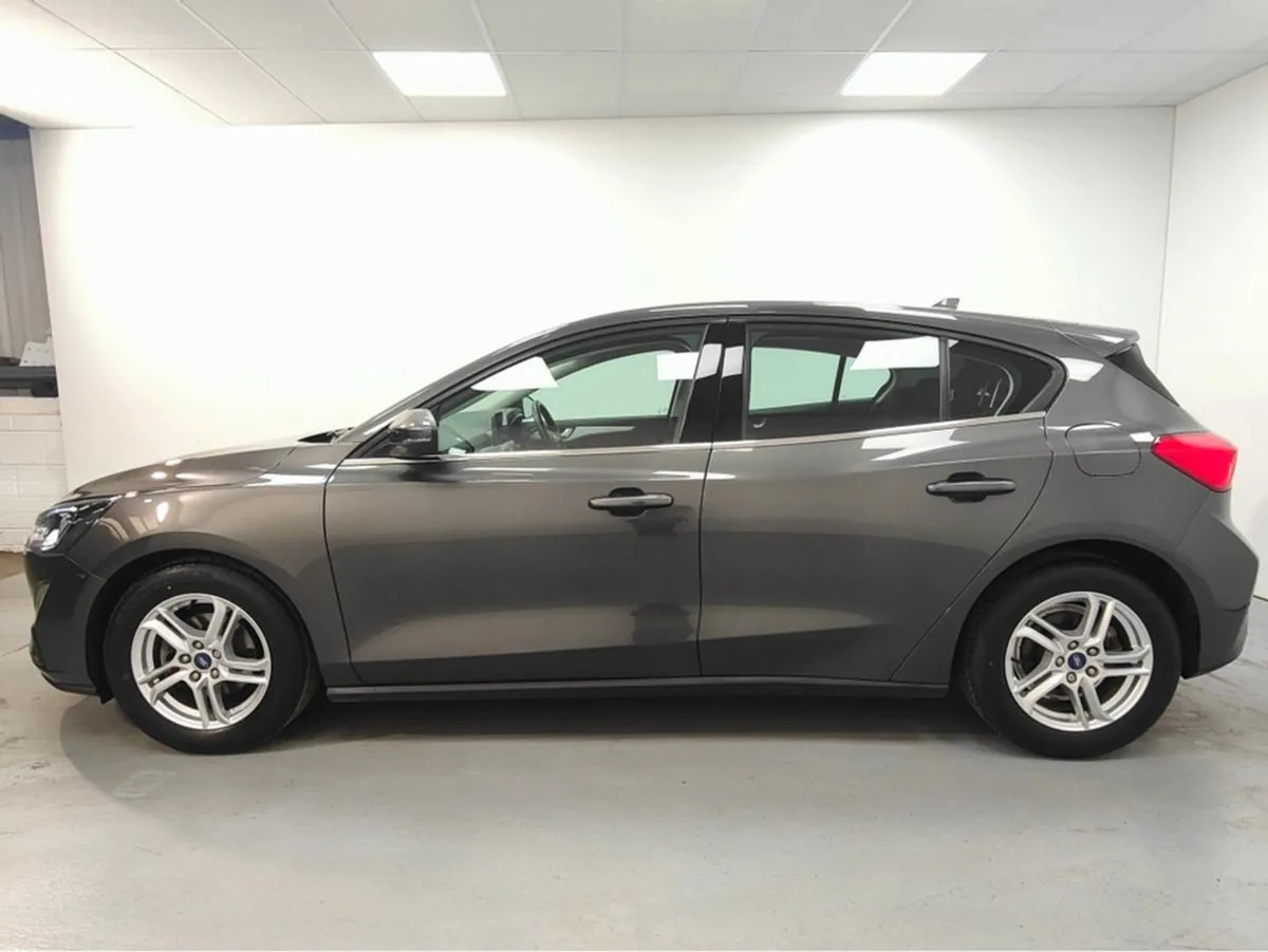 Ford Focus Zetec Edition 1.5 Hatchback 1.5l Ecobl - Image 3