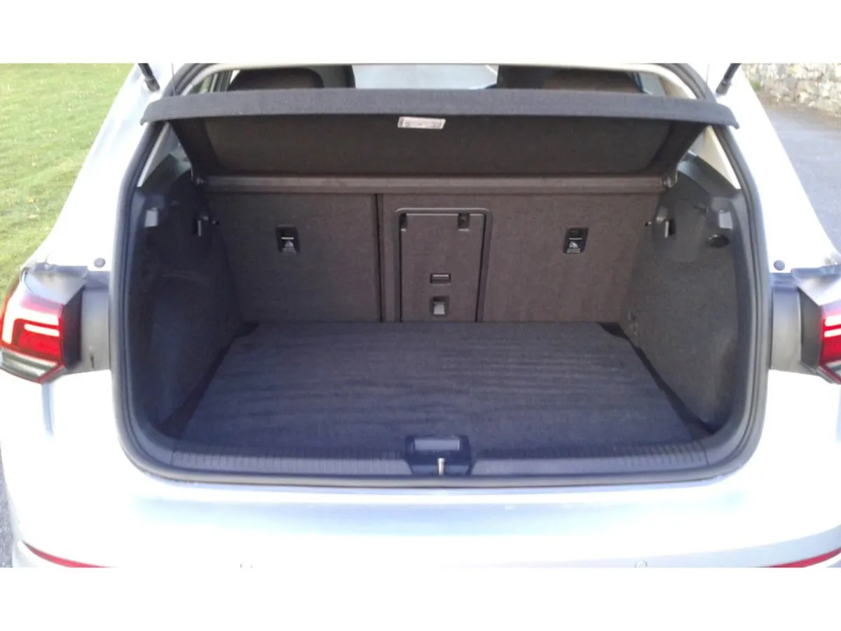 Volkswagen Golf Life 2.0 TDI 115HP 5DR - Image 2