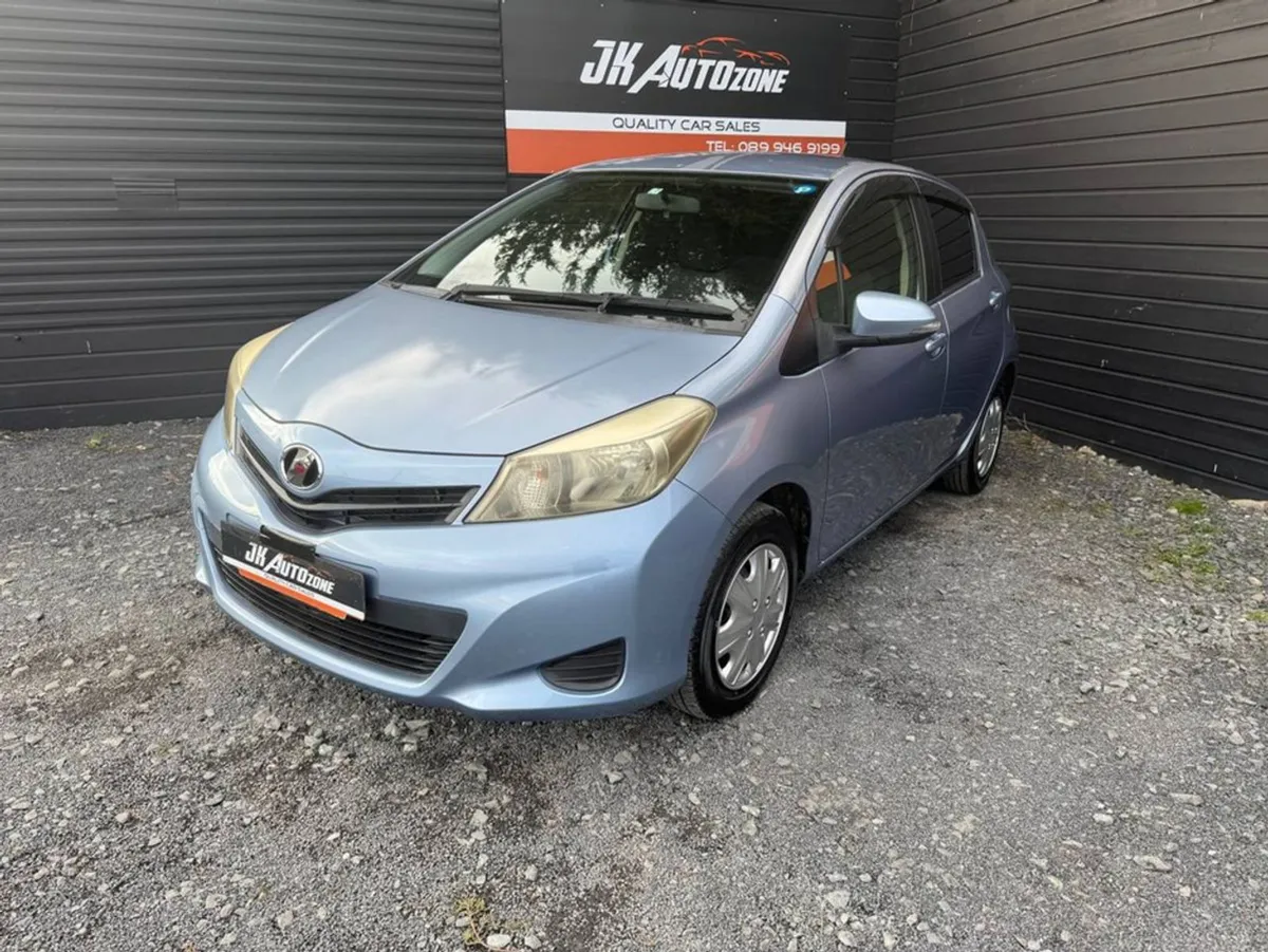 Toyota Yaris 1.0 Vitz Auto 5DR - Image 3