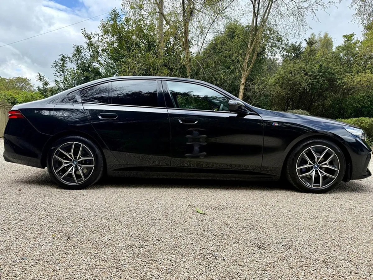 BMW 5 Series 530E M Sport  comfort Pack - Image 4