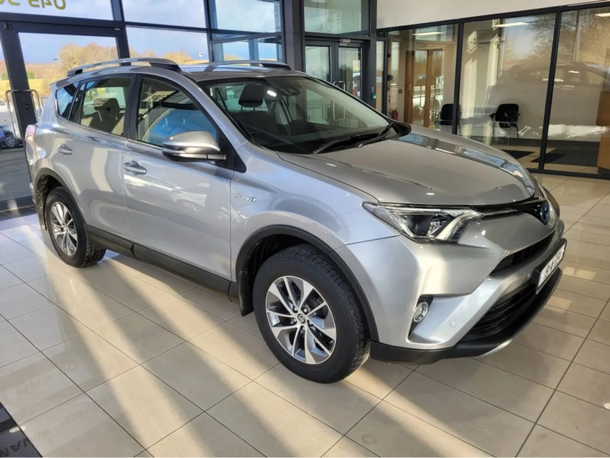 Toyota Rav4 Hybrid Luna Sport Auto - Image 2