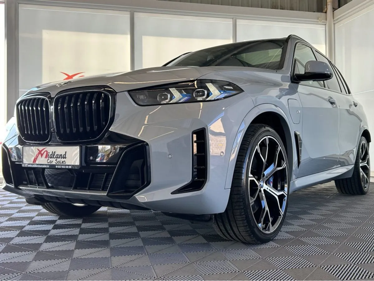 BMW X5 Xdrive 50E M Sport  pan Roof pro Pack - Image 4