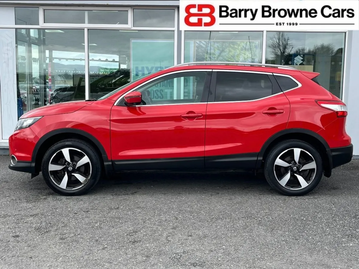 Nissan QASHQAI 1.5 SV Premium  17 4DR - Image 4