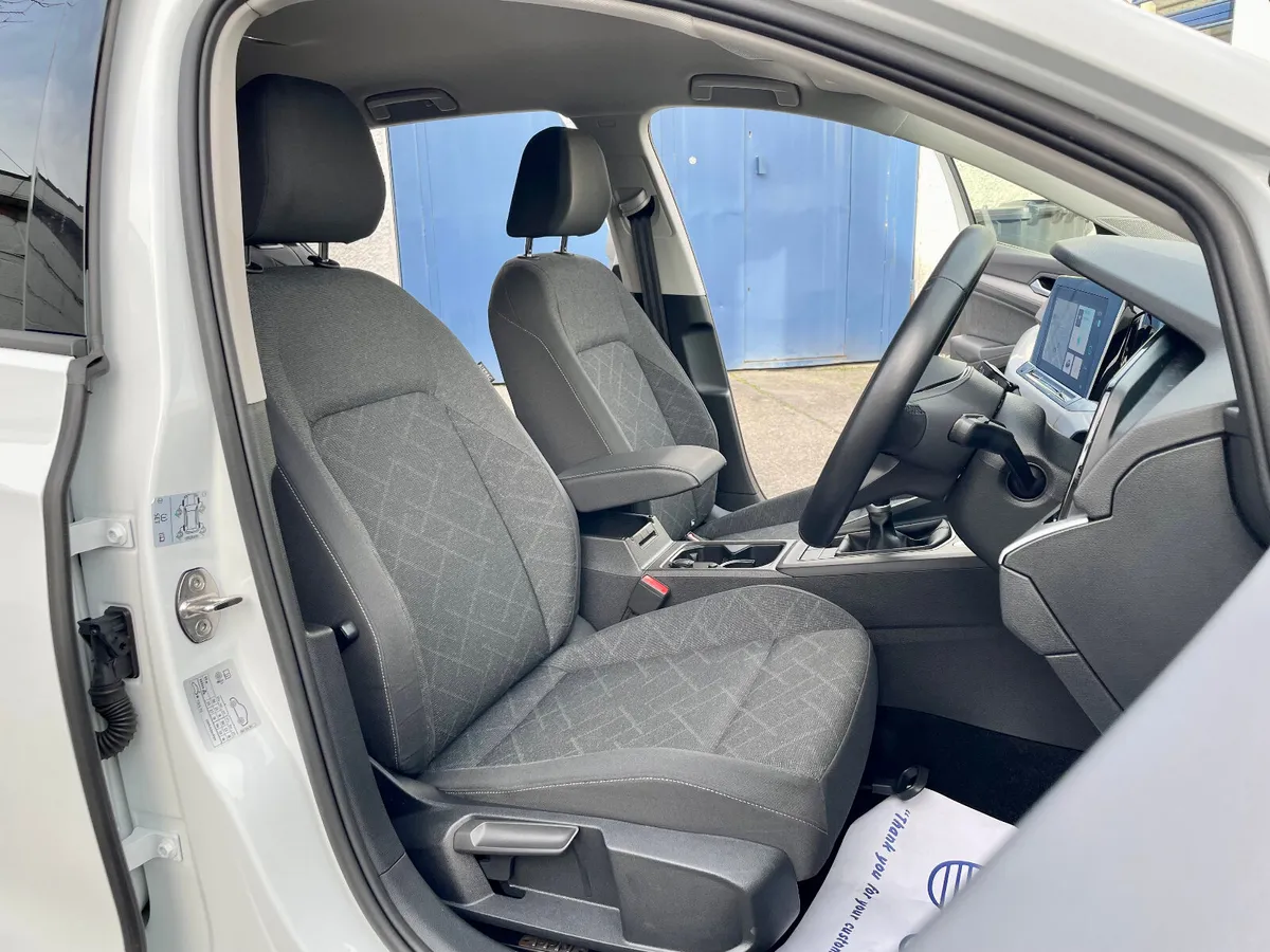 Volkswagen Golf Life 2.0TDI 115PS Hatchback,2023 - Image 4