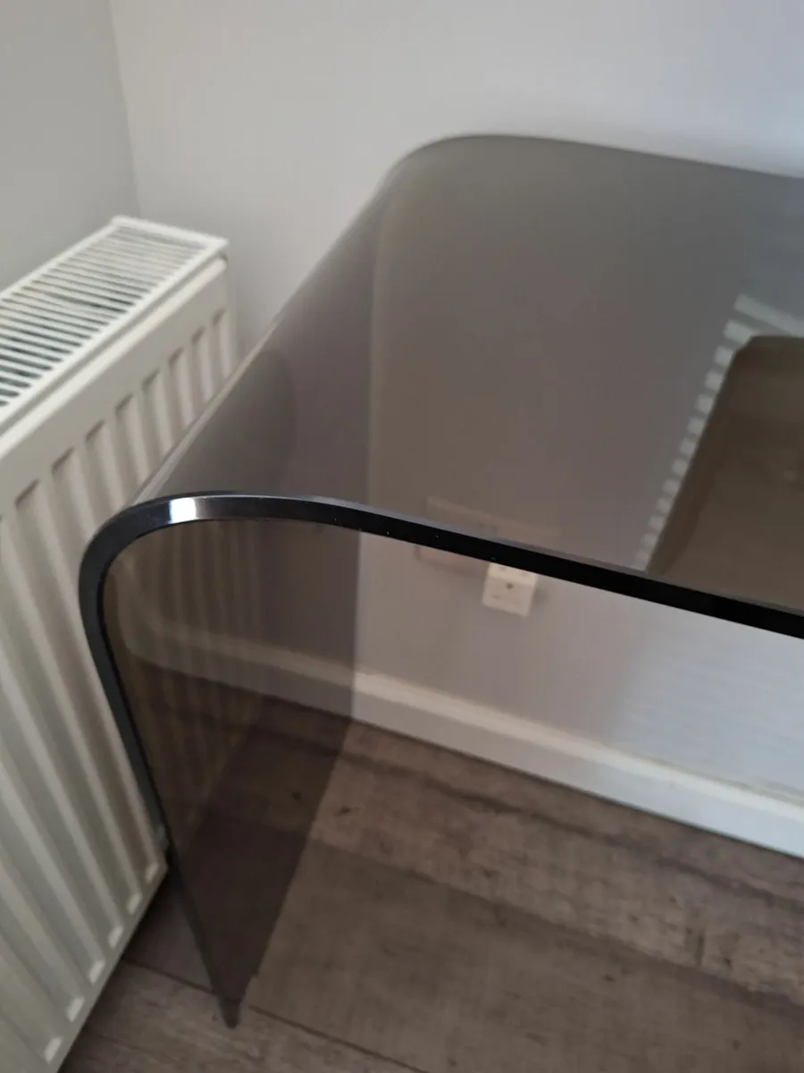Glass table - Image 2