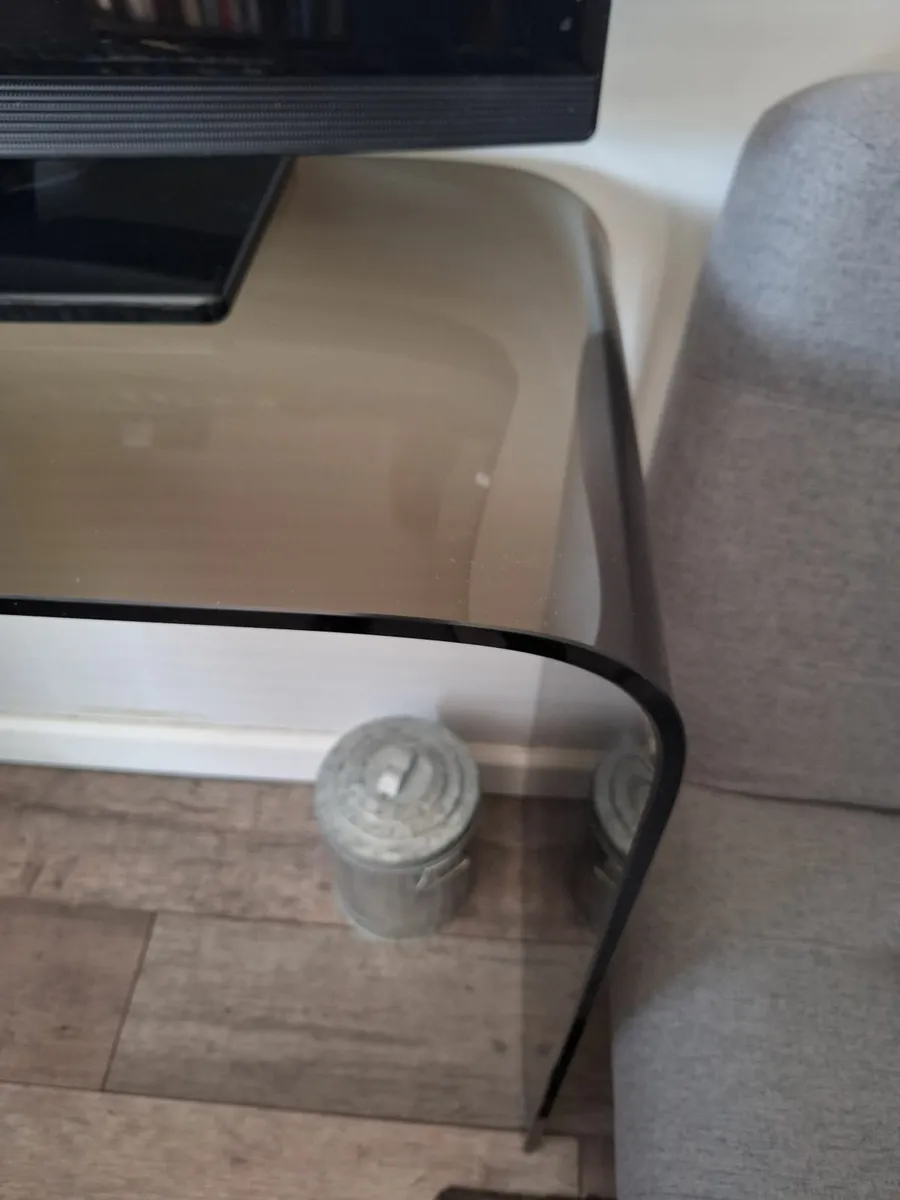 Glass table - Image 3