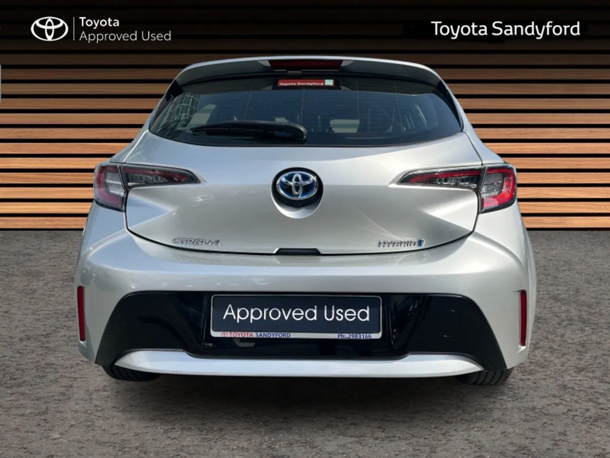 Toyota Corolla Hybrid Luna Hatchback // Rear Came - Image 4