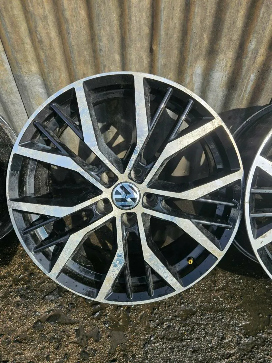 VW Golf Santiago Alloy Wheels X 2 - Image 1