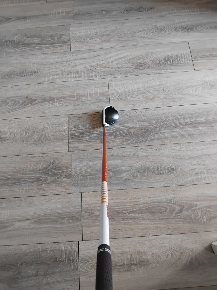 Sim 2 titanium 3 wood ,tour ad shaft - Image 1