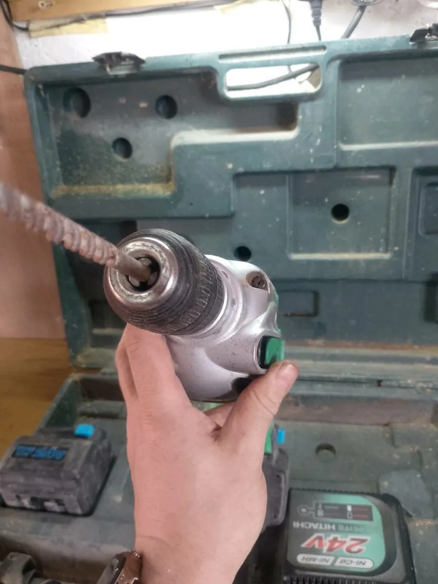 Hitachi battery hammer drill - Image 4