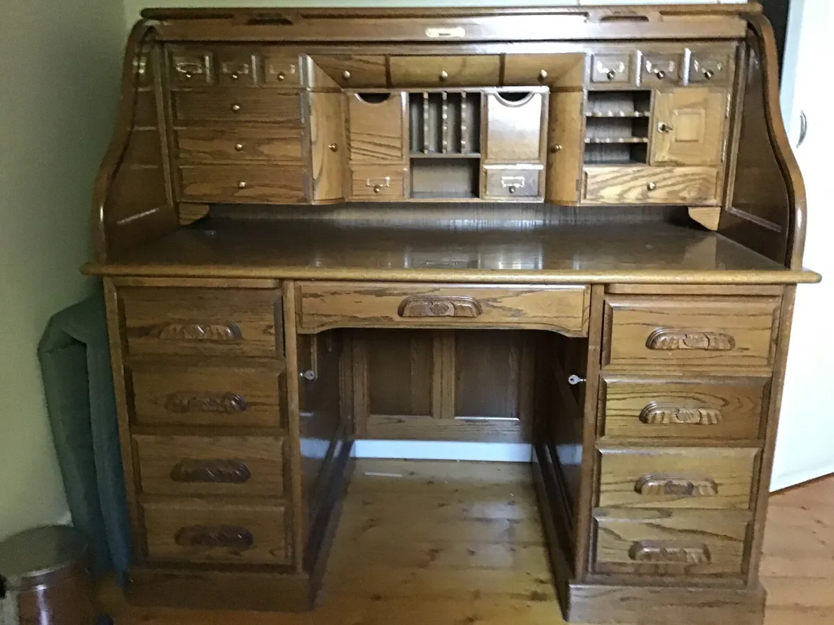 Roll top desk
