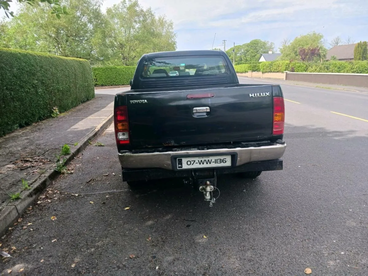 07 toyota  hilux  just passed  today full yrs test - Image 4
