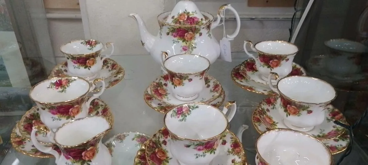 Six Setting Royal Albert Tea Set - Image 2