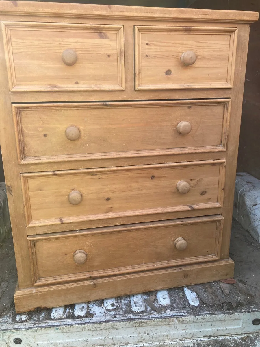 Chest of drawers heavy pine - Image 1