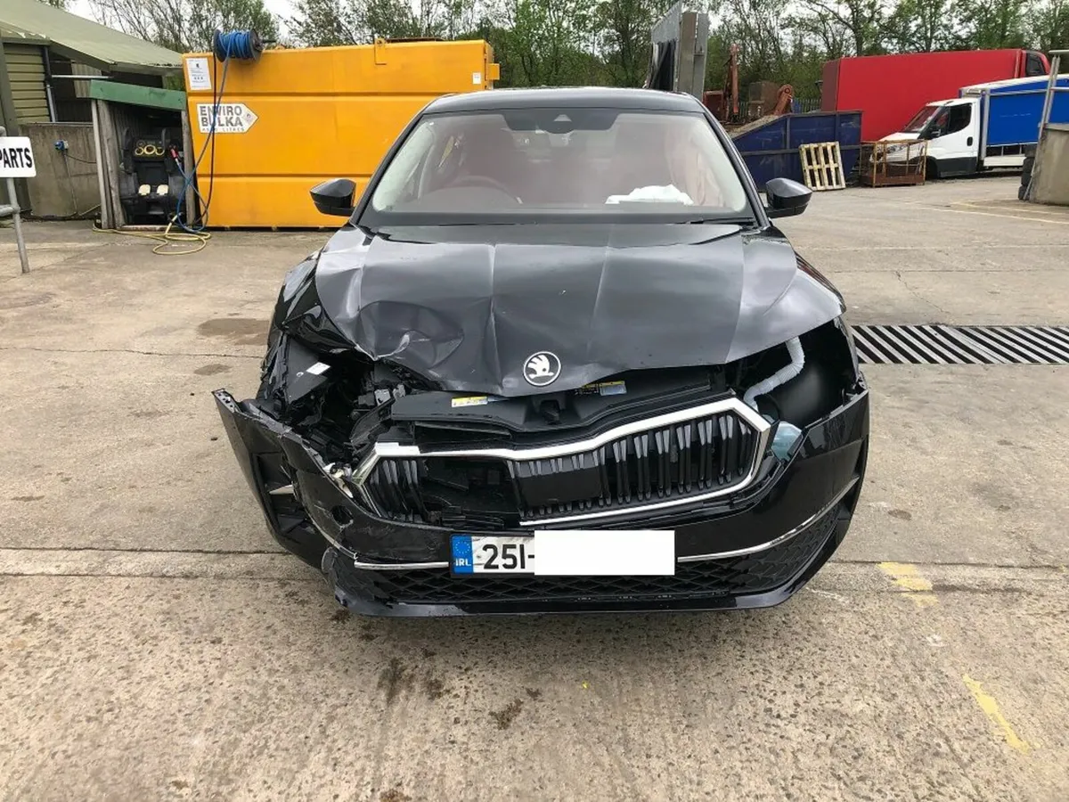 2025 SKODA OCTAVIA 1.5 TSI DSG (for parts only) - Image 1