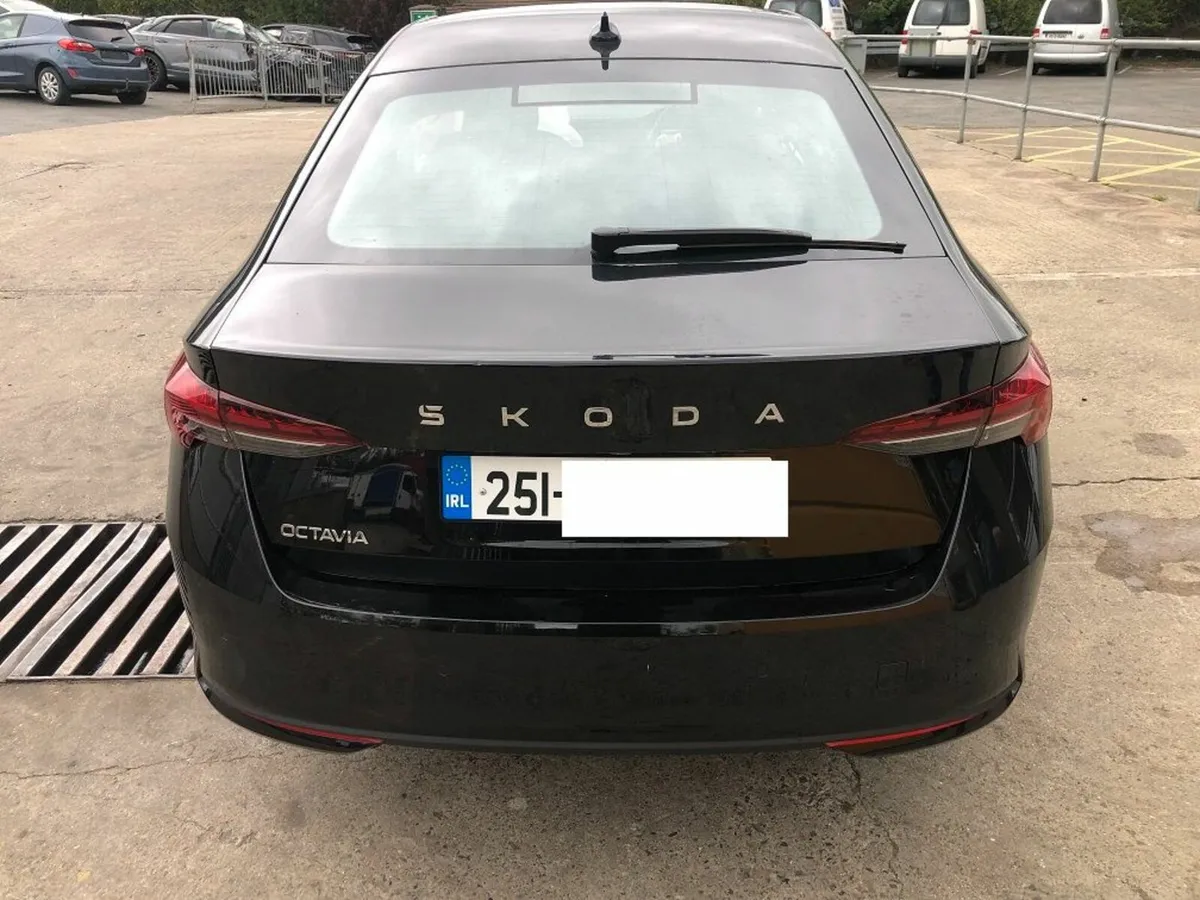 2025 SKODA OCTAVIA 1.5 TSI DSG (for parts only) - Image 2