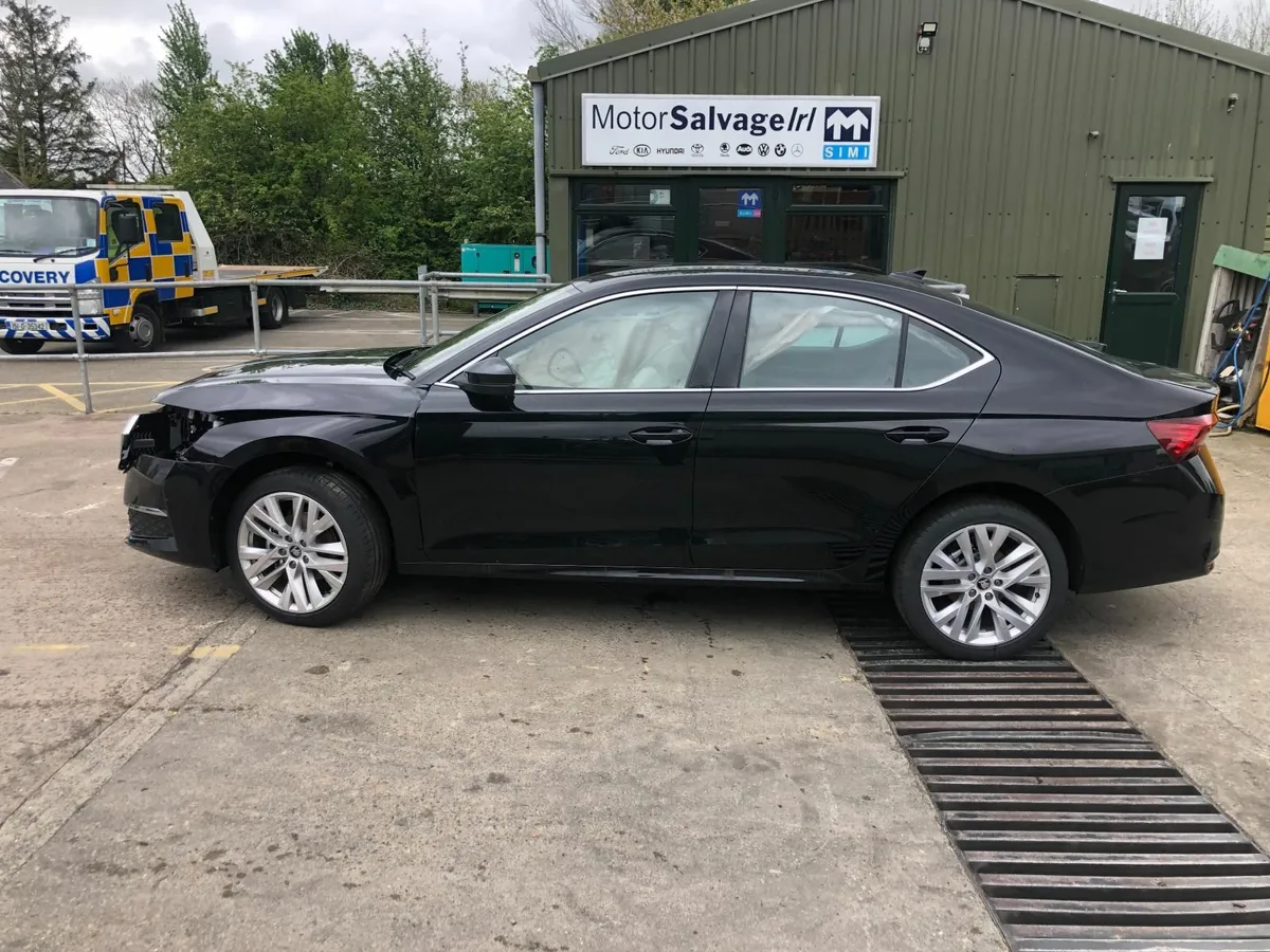 2025 SKODA OCTAVIA 1.5 TSI DSG (for parts only) - Image 4