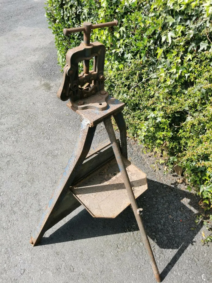 Record Pipe Vice with Stand 92.5 92 1/2 - Image 2
