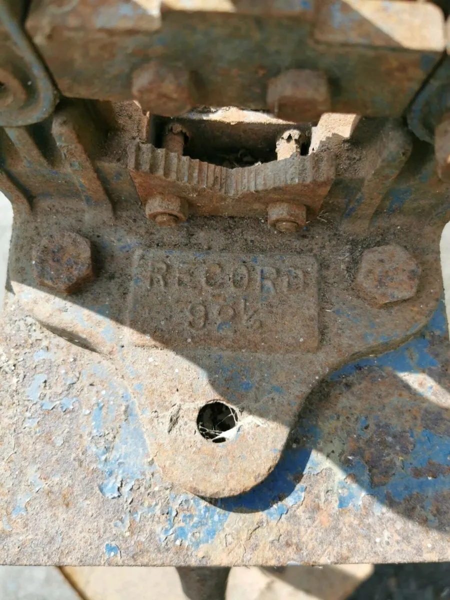 Record Pipe Vice with Stand 92.5 92 1/2 - Image 3