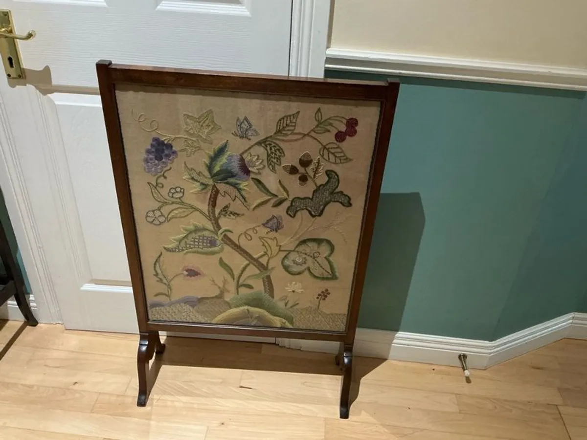 Vintage framed embroidered fire screen - Image 1