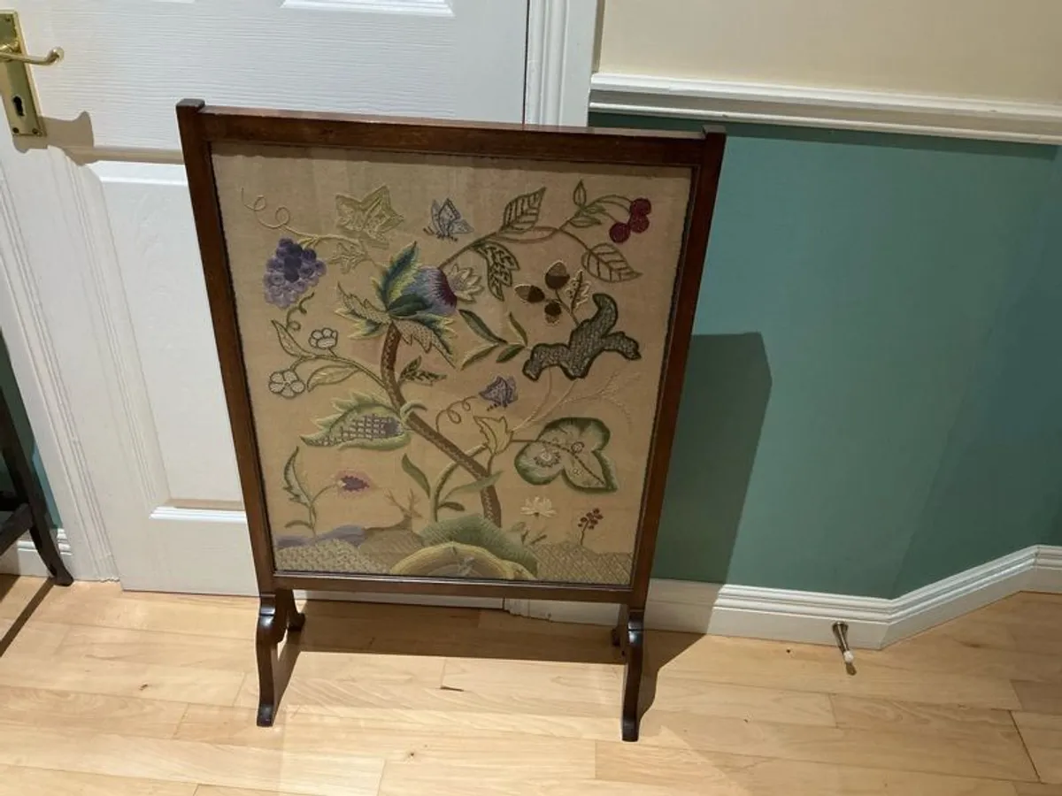 Vintage framed embroidered fire screen - Image 2