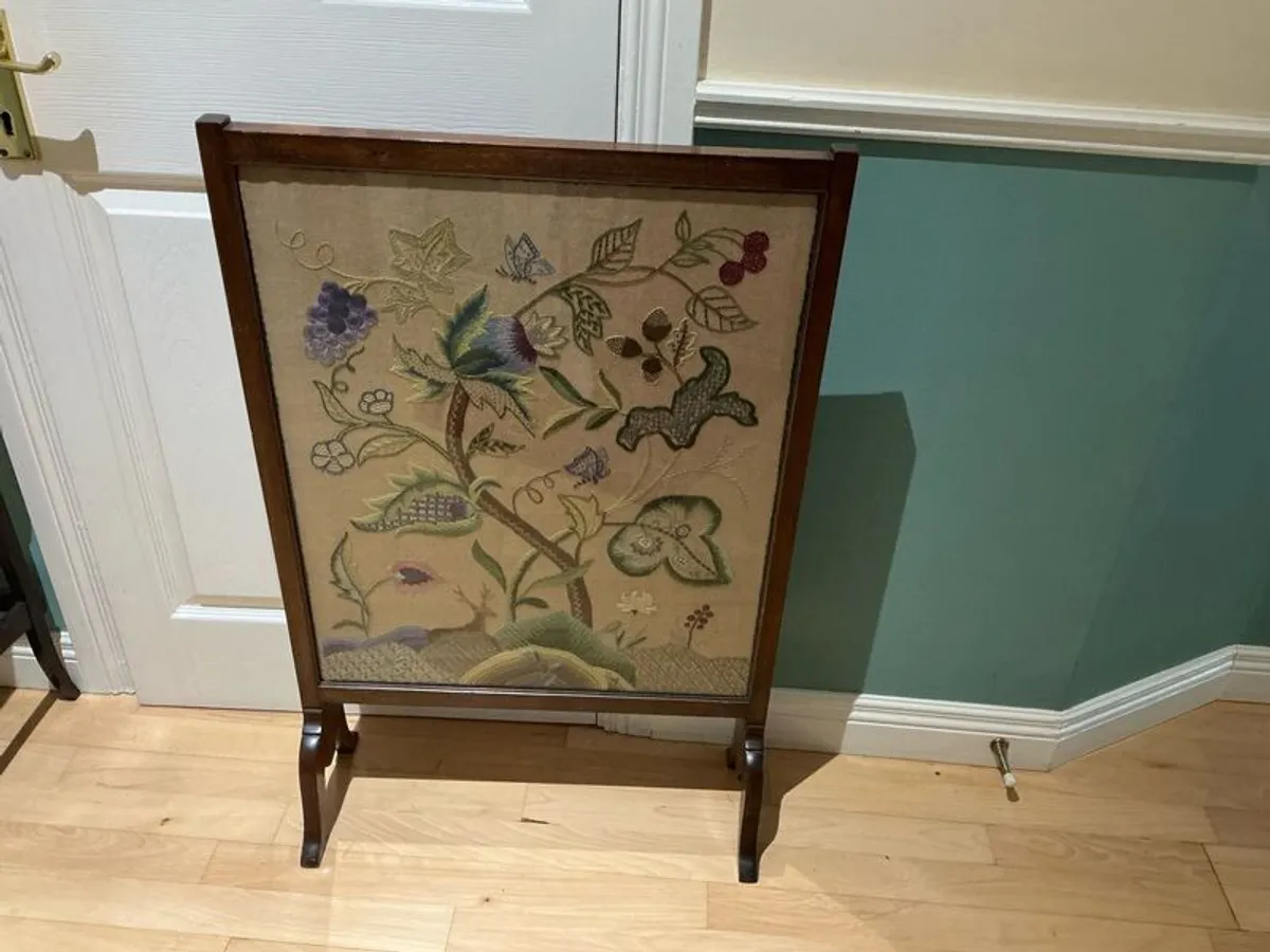 Vintage framed embroidered fire screen - Image 3