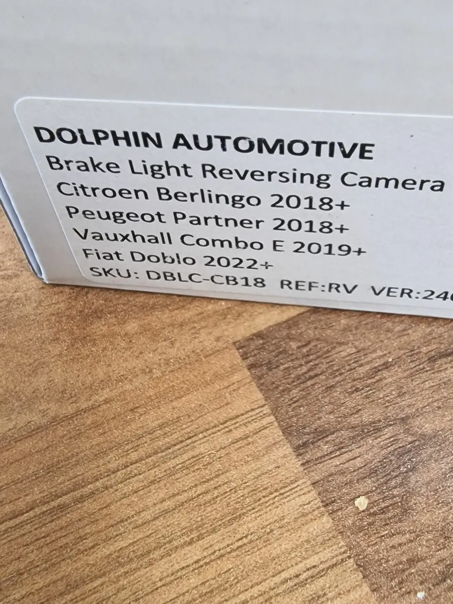Reversing camera with dash monitor - Image 3
