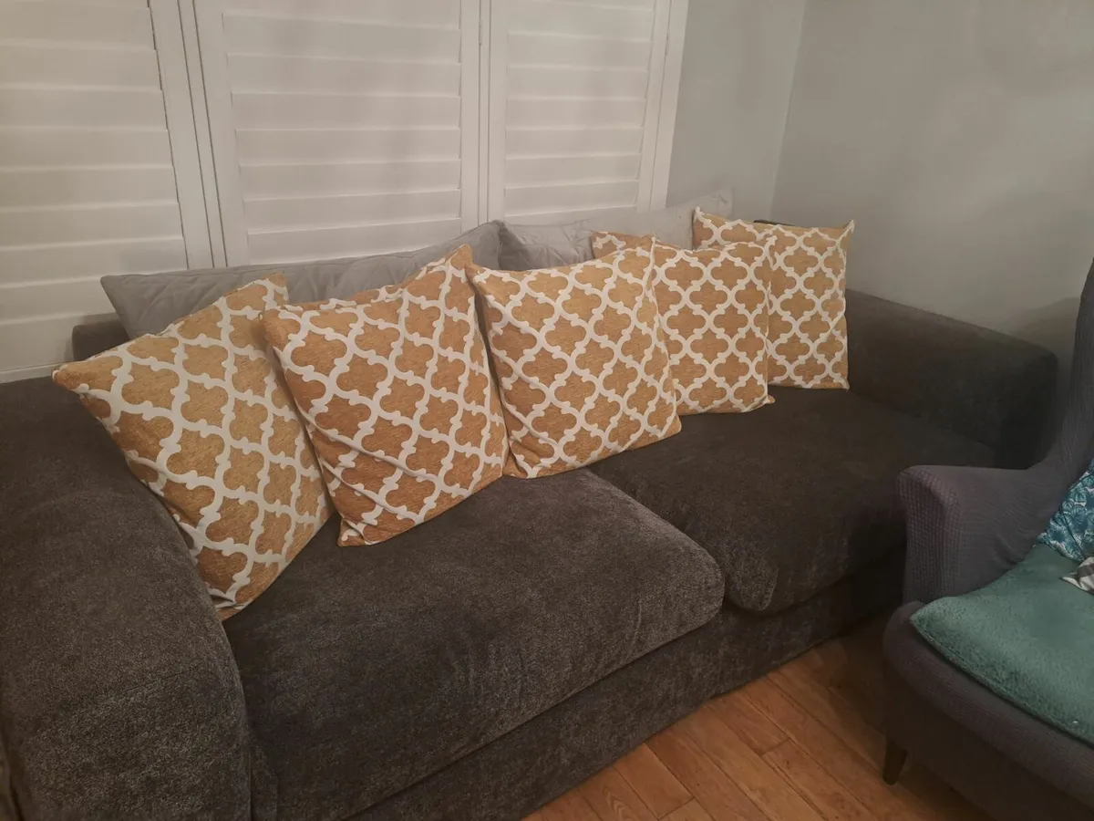 couch - Image 3