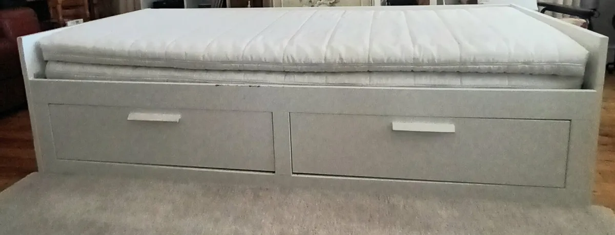 Bed - Image 1