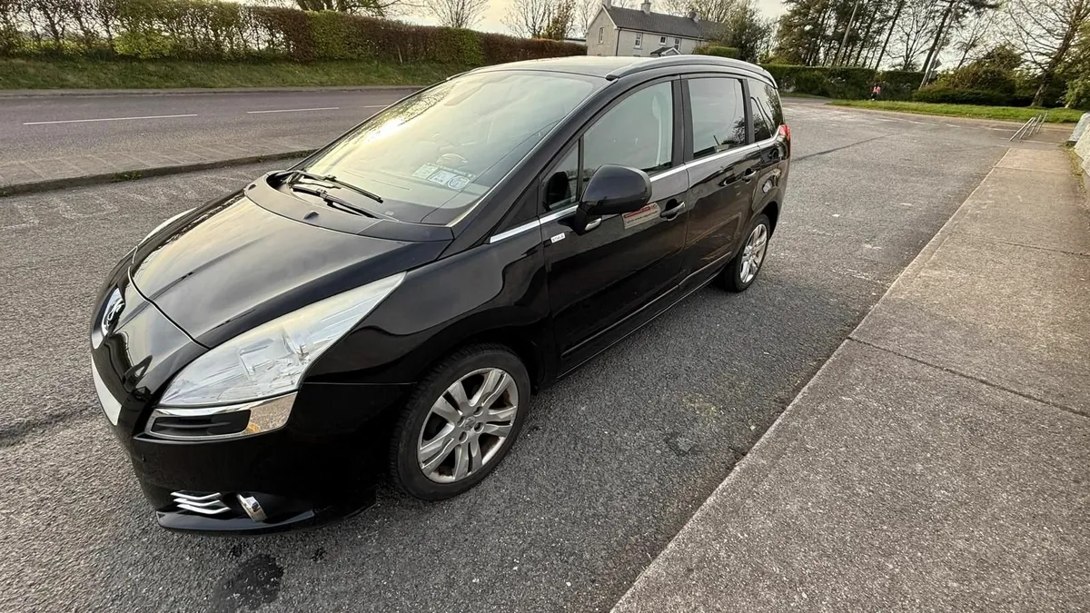 Peugeot 5008 2013 High Spec and Low Mileage Taxed - Image 2
