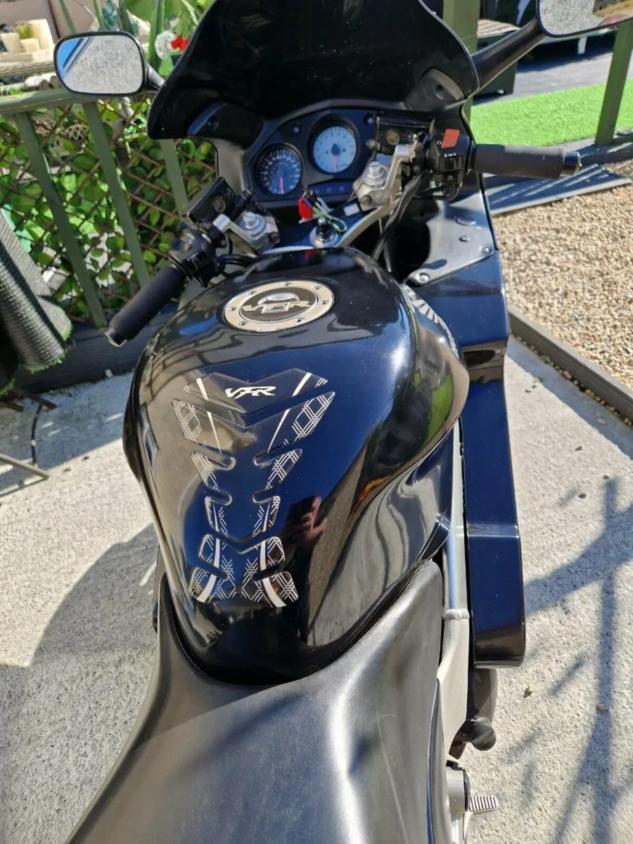 Honda vfr 800fi  BARGAIN - Image 2