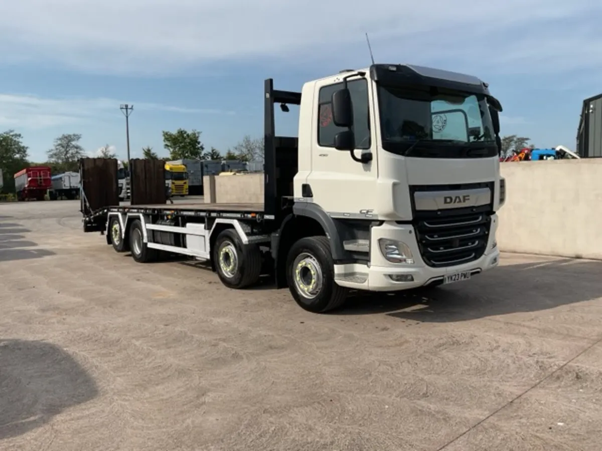 2023 DAF CF450 8x2 Rear Lift Rear Steer Beavertail - Image 1