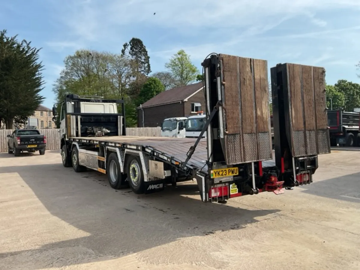 2023 DAF CF450 8x2 Rear Lift Rear Steer Beavertail - Image 4