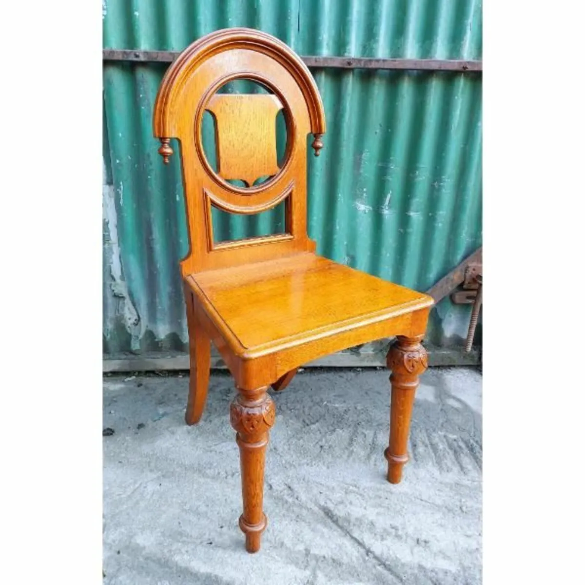 Carved Oak Hall Chair – KAS369 - Image 1