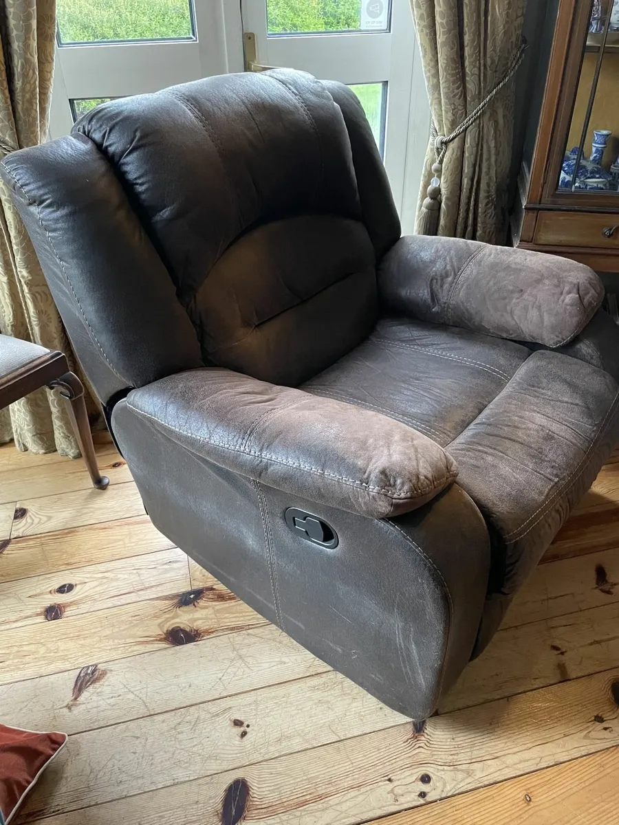 Pair of Recliner Armchairs - For Sale - Image 1