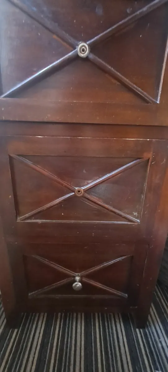Cabinet - Image 1