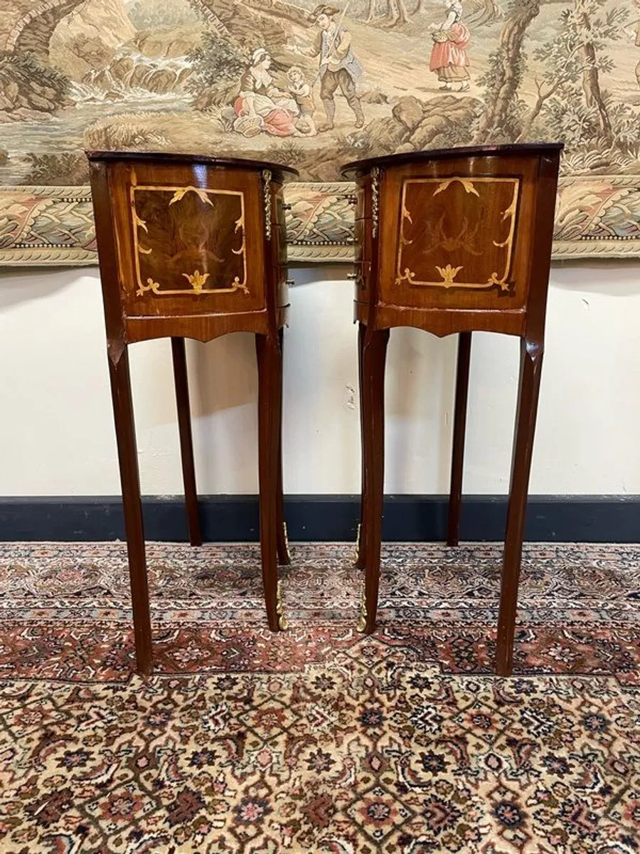 Lovely Pair of Inlay and Brass Decorated Demilune Lockers / Nightstands. - Image 4