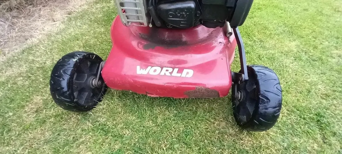 Briggs and Stratton lawnmower - Image 3